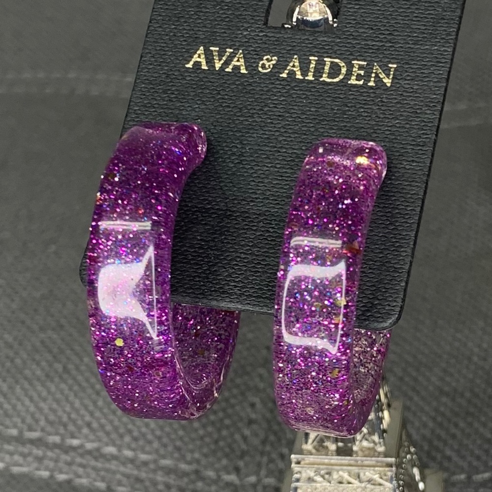 💜purple acrylic c-hoop💜 earrings